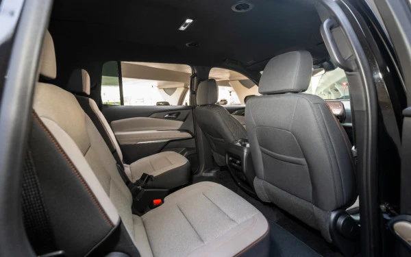 Черный Chevrolet Traverse Photo 8