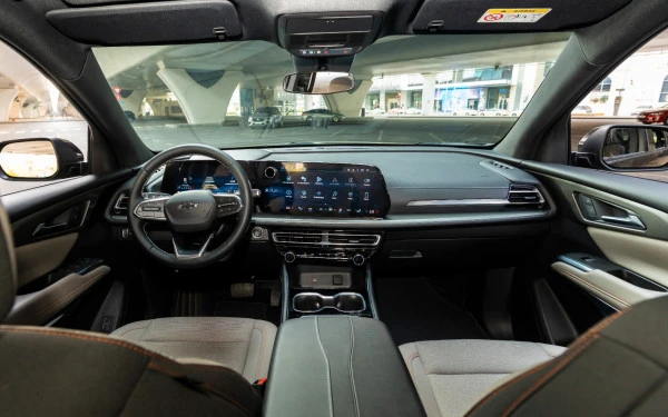 Черный Chevrolet Traverse Photo 12