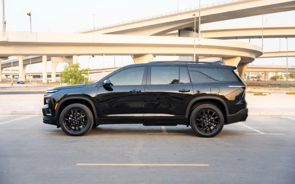 Черный Chevrolet Traverse Photo 2
