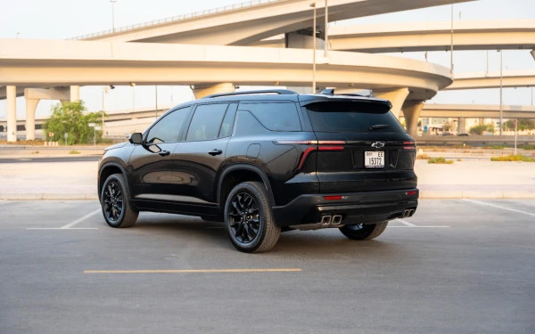 Черный Chevrolet Traverse Photo 3