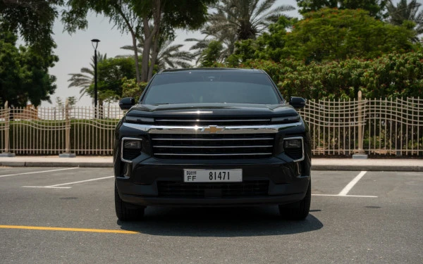 Black Chevrolet Traverse Photo 3