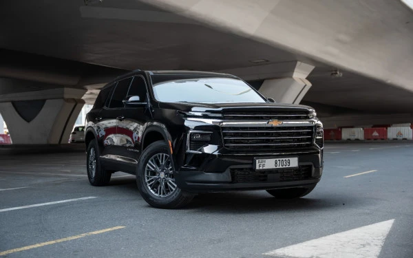 Black Chevrolet Traverse Photo 2