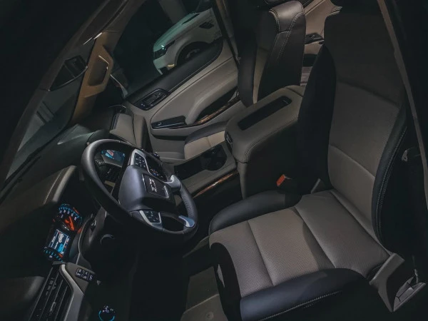 Черный GMC Yukon Photo 3