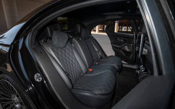 Black Hyundai Santa Fe Photo 16