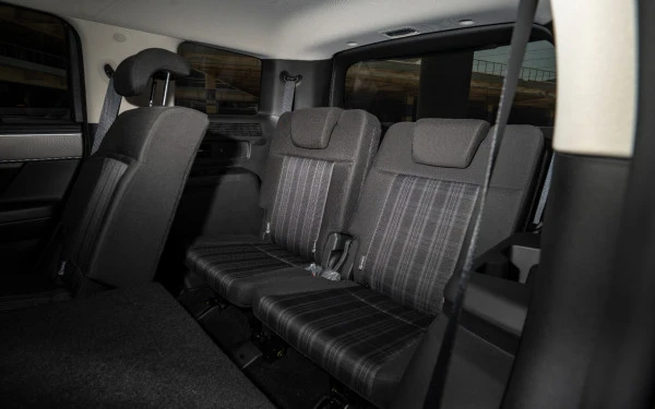 Black Hyundai Santa Fe Photo 14