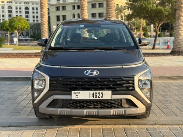 Black Hyundai Stargazer Photo 4