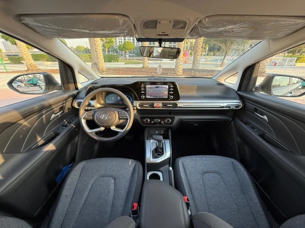 Black Hyundai Stargazer Photo 6
