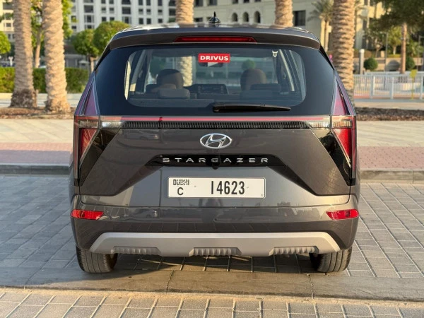 Black Hyundai Stargazer Photo 5