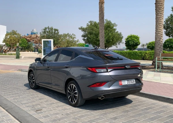 Black JAC J7 Photo 4