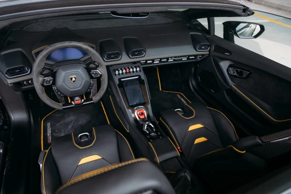 Черный Lamborghini Evo Spyder Photo 4