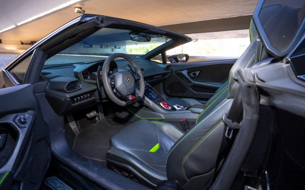 Черный Lamborghini Evo Spyder Photo 6