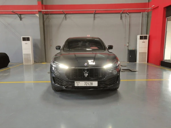 Черный Maserati Levante Photo 3