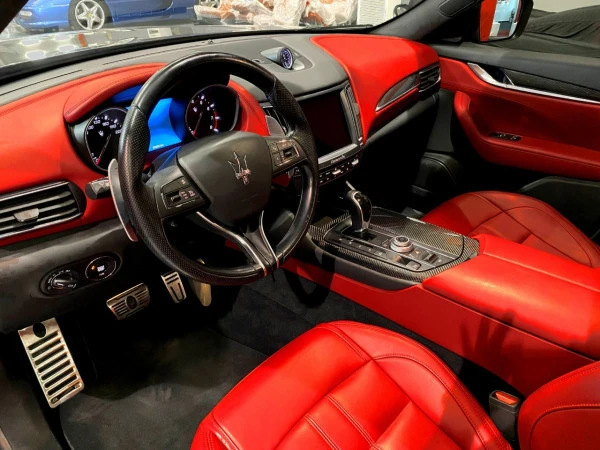 Черный Maserati Levante Photo 5