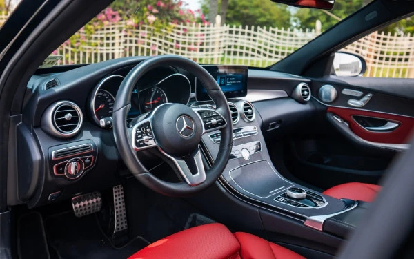 Black Mercedes C300 Photo 3