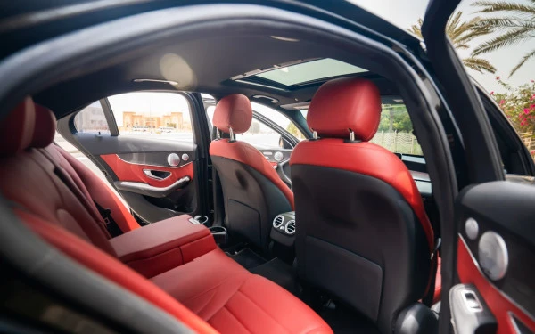 Black Mercedes C300 Photo 6