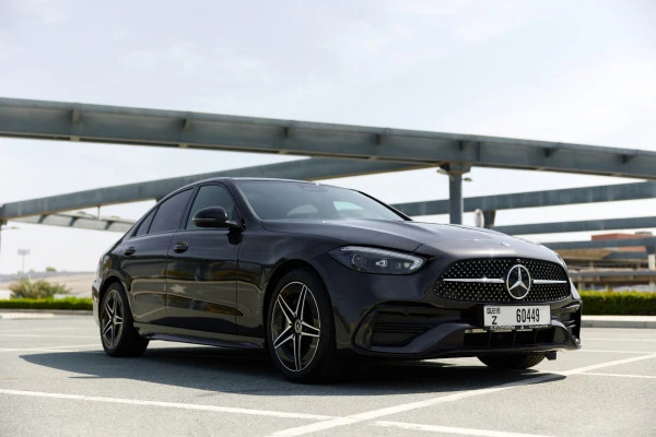 Black Mercedes C200 Photo 2