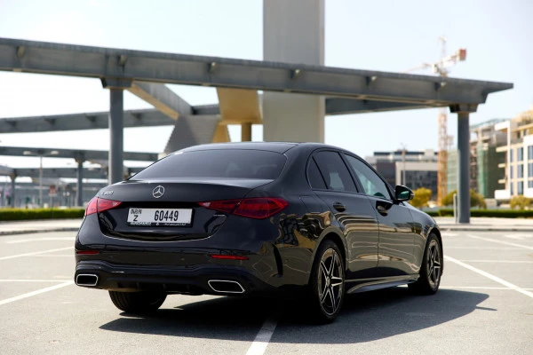 Black Mercedes C200 Photo 3