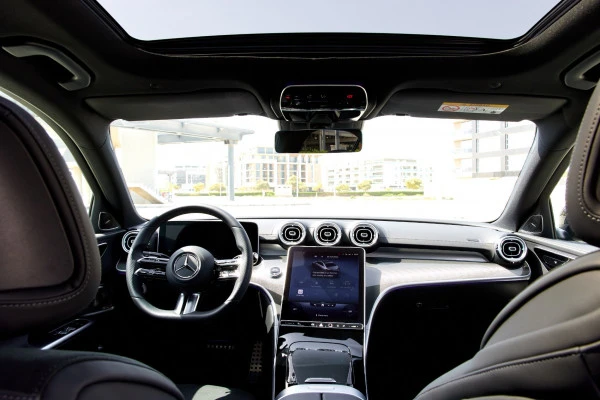 Black Mercedes C200 Photo 5