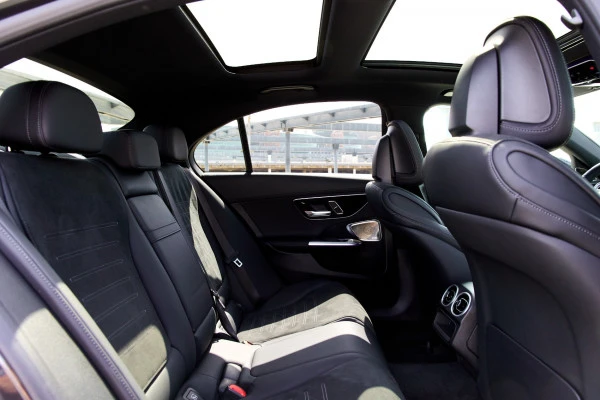 Black Mercedes C200 Photo 6