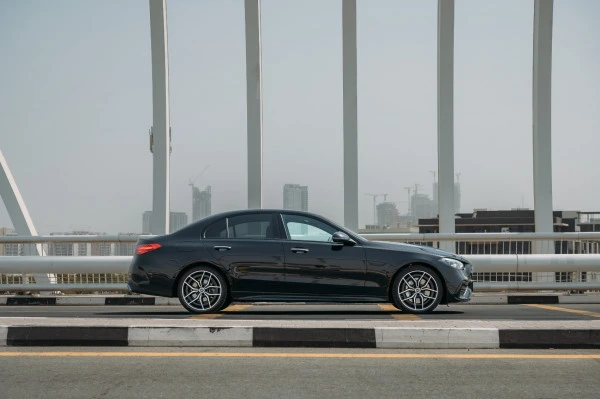 Черный Mercedes C200 Photo 2