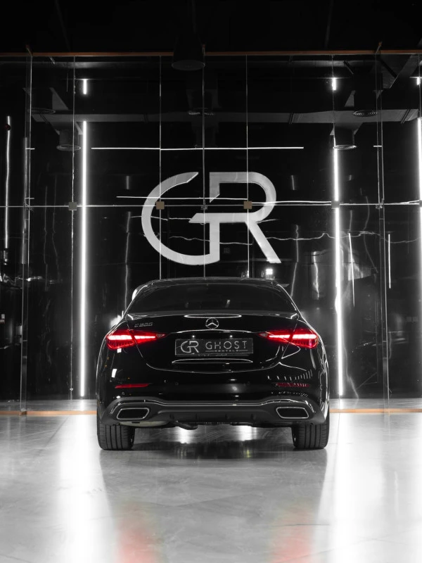 Black Mercedes C200 Photo 9