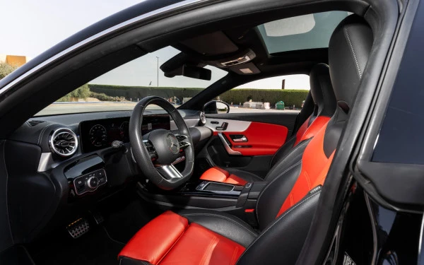 Black Mercedes CLA250 Photo 5