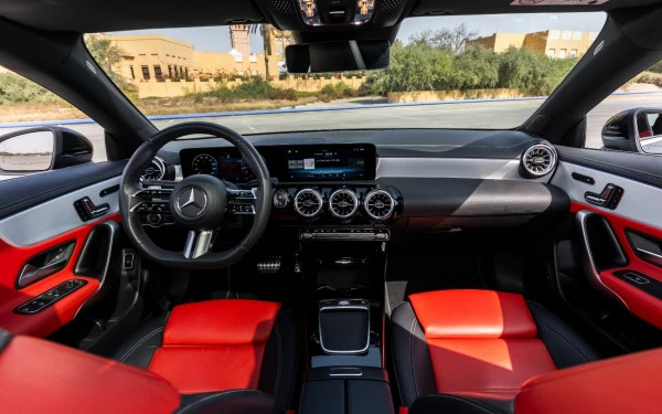 Black Mercedes CLA250 Photo 9