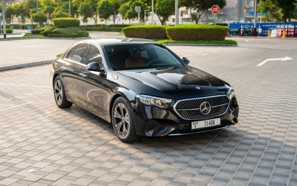 Черный Mercedes E200 Photo 5