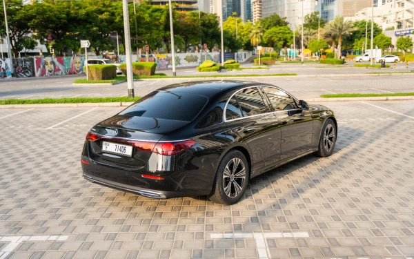 Черный Mercedes E200 Photo 6