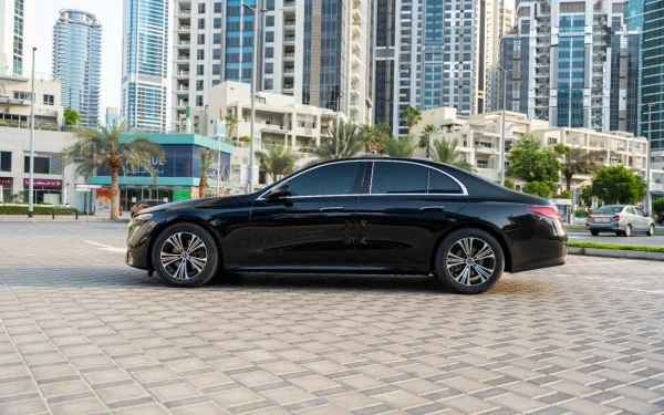 Черный Mercedes E200 Photo 7