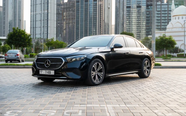 Черный Mercedes E200 Photo 8