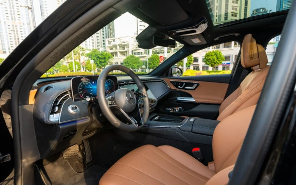 Черный Mercedes E200 Photo 9