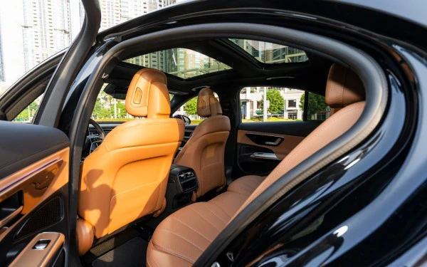 Черный Mercedes E200 Photo 10