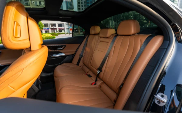 Черный Mercedes E200 Photo 11