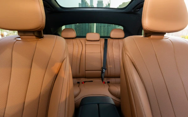 Черный Mercedes E200 Photo 14