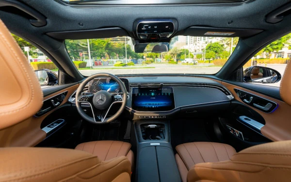 Черный Mercedes E200 Photo 15