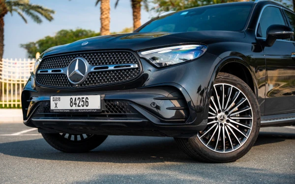 Black Mercedes GLC 200 SUV Photo 2