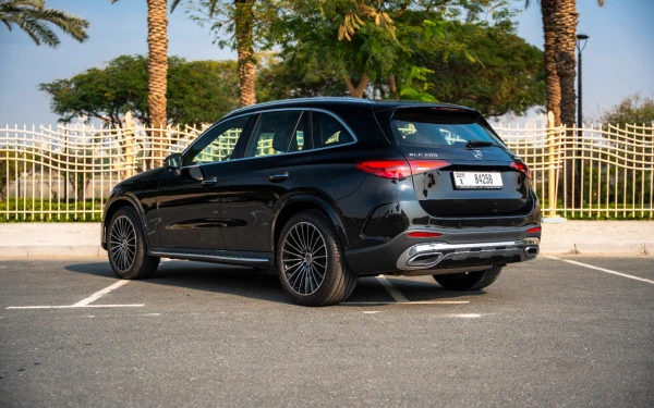 Black Mercedes GLC 200 SUV Photo 9