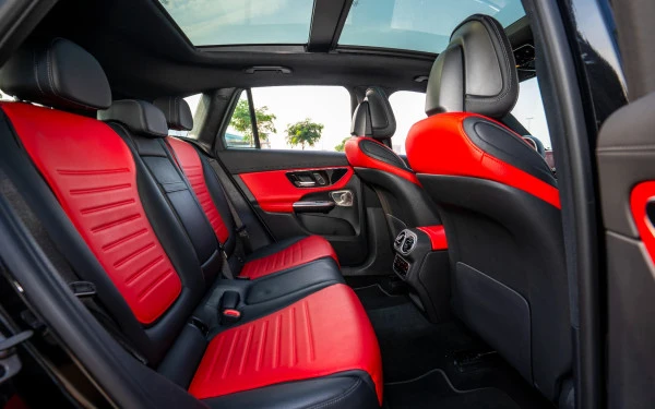 Black Mercedes GLC 200 SUV Photo 15