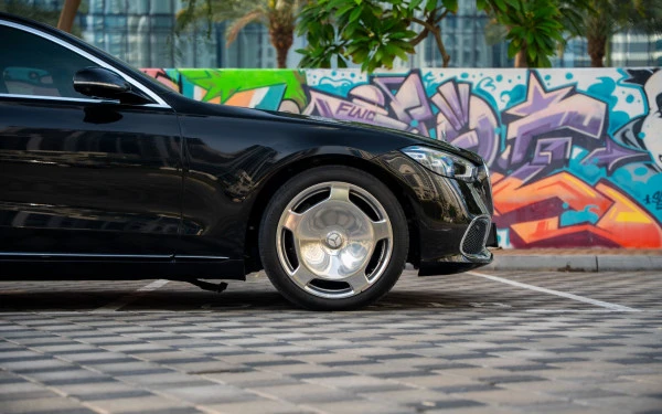 Black Mercedes Maybach S580 Photo 2