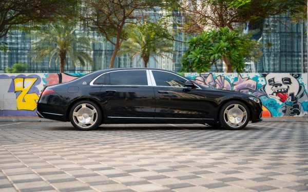 Black Mercedes Maybach S580 Photo 3