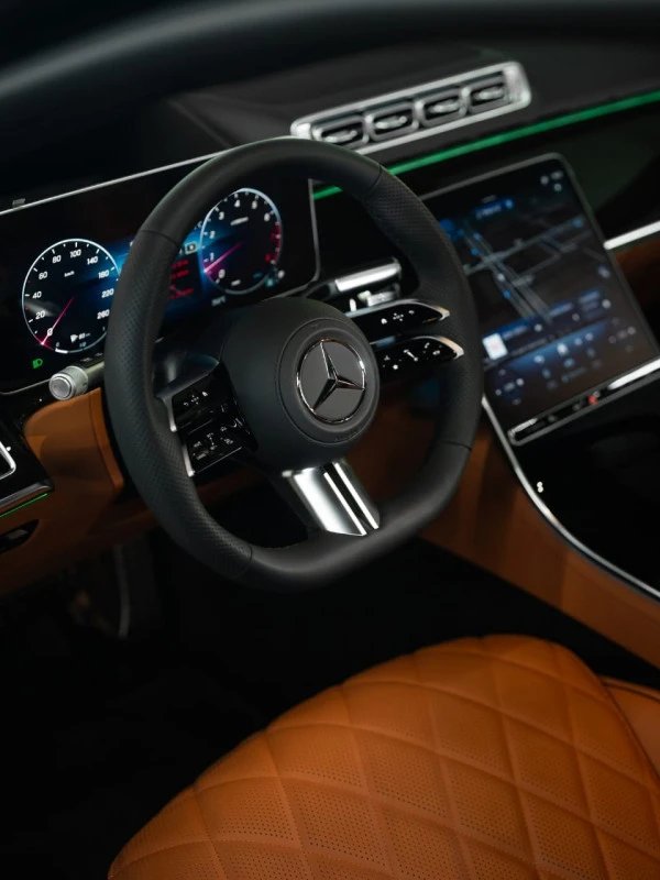 Black Mercedes S500 Photo 2