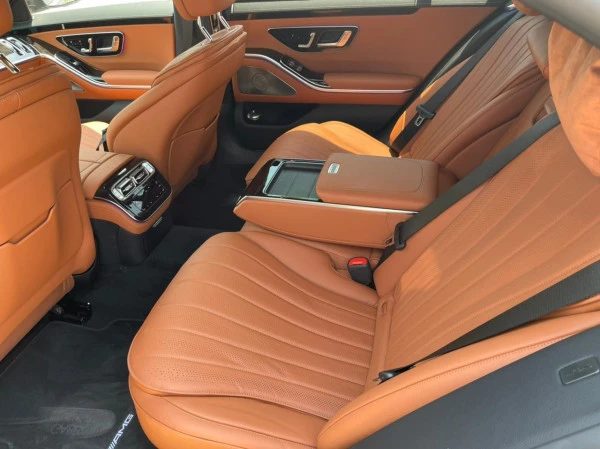 Black Mercedes S500 Photo 2