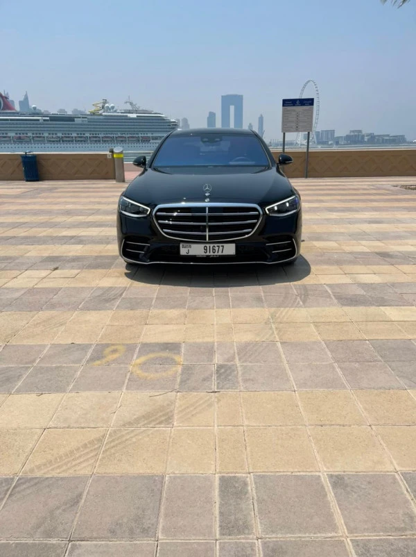 Black Mercedes S500 Photo 3