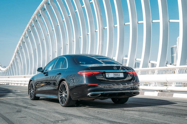 Black Mercedes S500 Photo 2