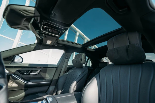 Black Mercedes S500 Photo 3