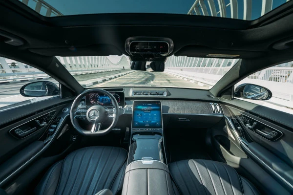 Black Mercedes S500 Photo 4