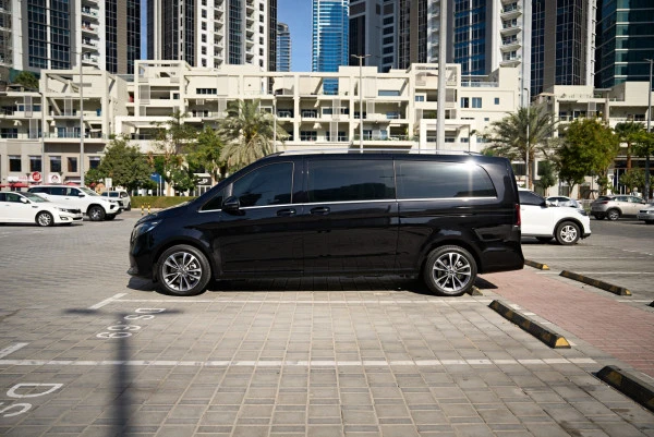Black Mercedes V300 Avantgarde Extra Long Photo 2