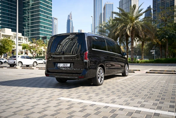 Black Mercedes V300 Avantgarde Extra Long Photo 4