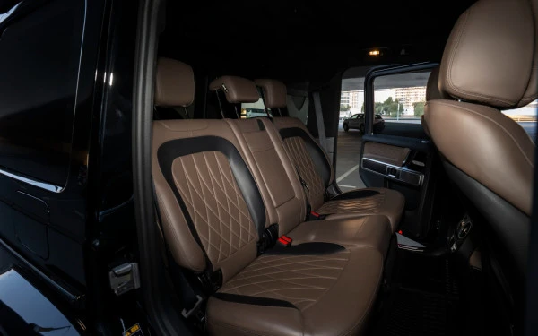 Black Mercedes V300 Avantgarde Extra Long Photo 11
